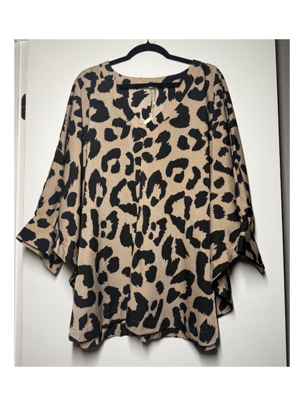 JODIFL Leopard Print V Neck Batwing Tunic Blouse 1X NWT